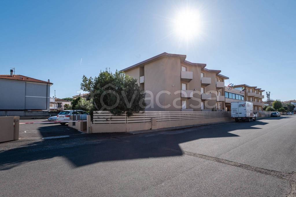 negozio in vendita a Cecina