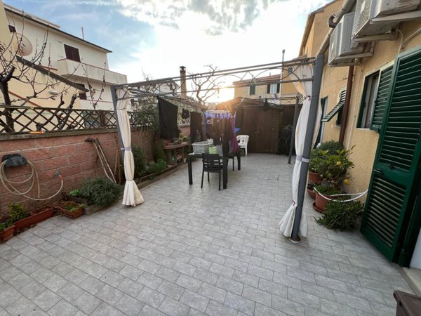 casa indipendente in vendita a Cecina