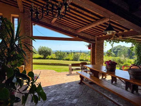 casa indipendente in vendita a Cecina