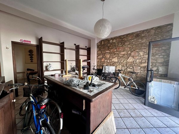 locale di sgombero in vendita a Cecina