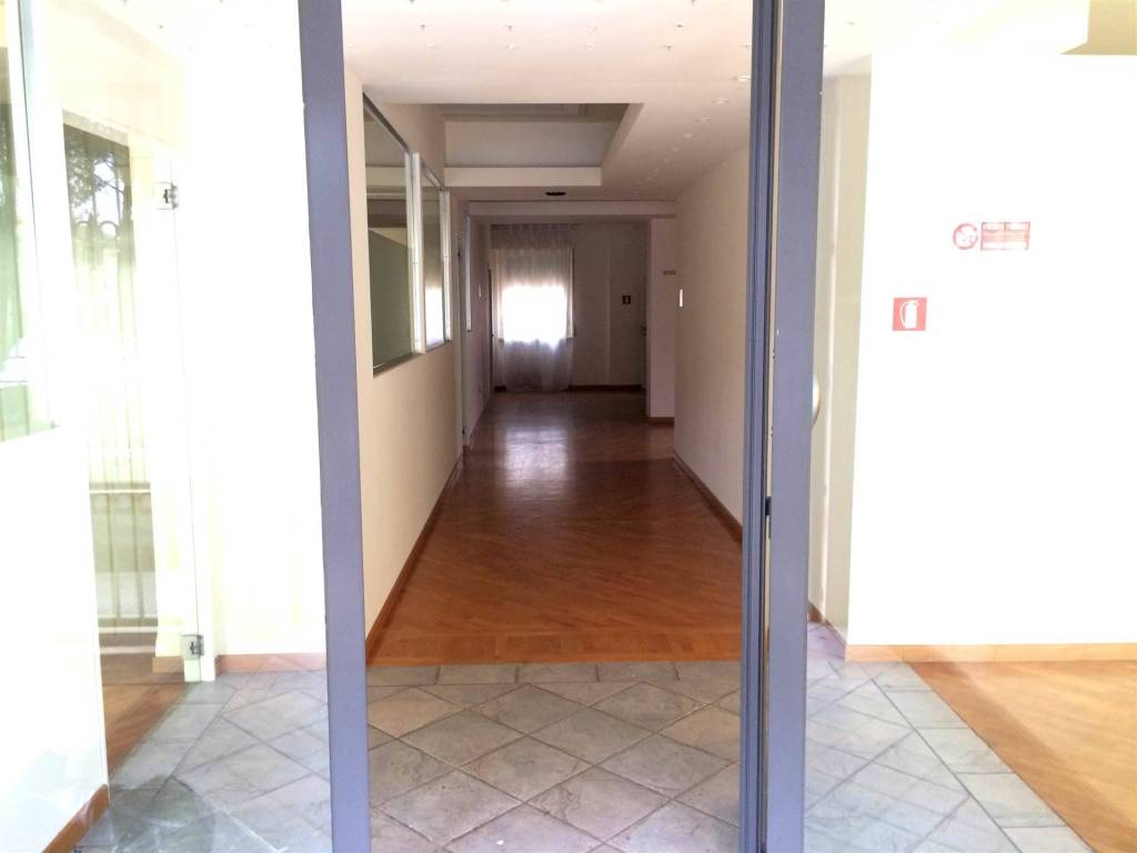 negozio in vendita a Cecina