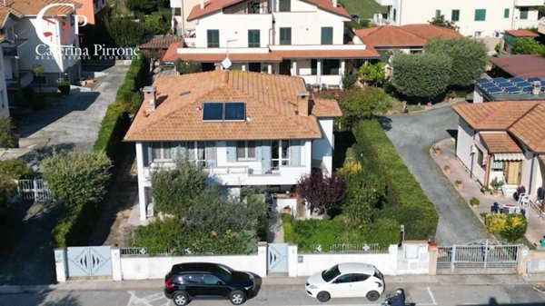 casa indipendente in vendita a Cecina