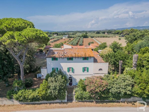 casa indipendente in vendita a Cecina