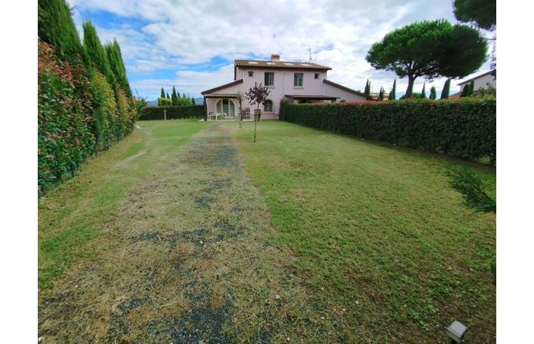 casa indipendente in vendita a Cecina