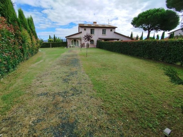 casa indipendente in vendita a Cecina