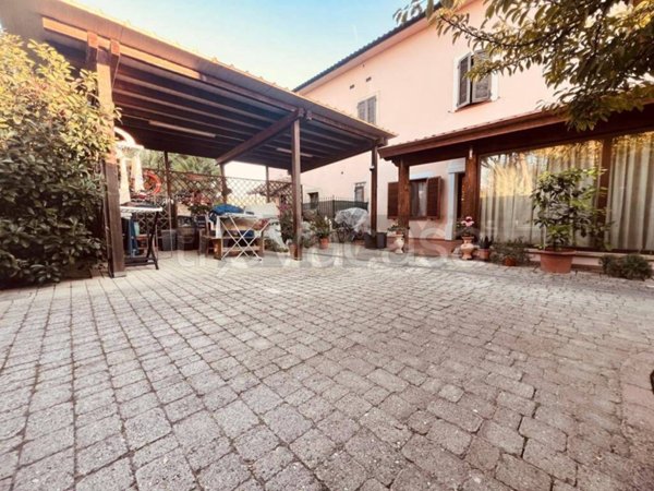 casa indipendente in vendita a Cecina