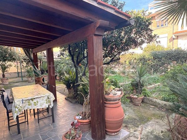 casa indipendente in vendita a Cecina