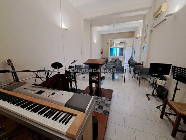 locale di sgombero in vendita a Cecina