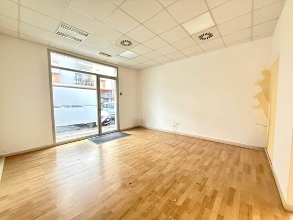 negozio in vendita a Cecina