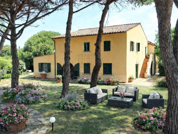 casa indipendente in vendita a Cecina