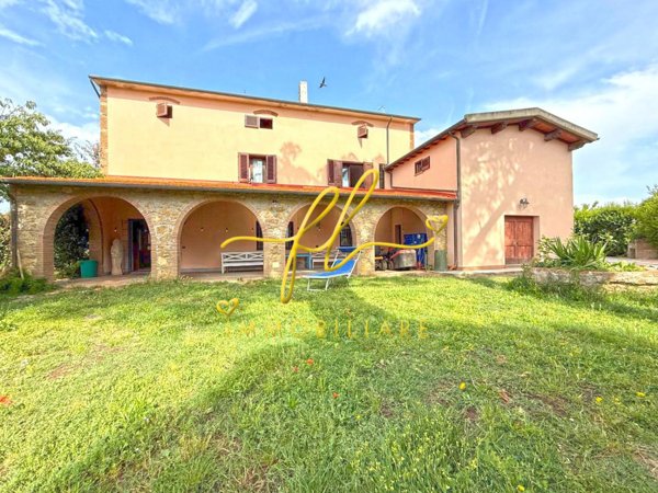 casa indipendente in vendita a Cecina