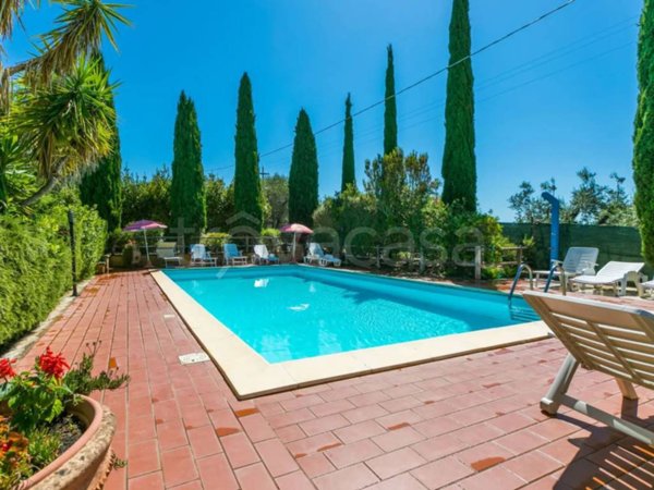 casa indipendente in vendita a Cecina