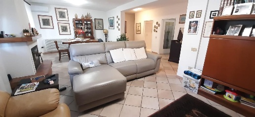 casa indipendente in vendita a Cecina