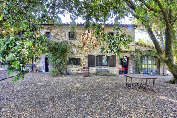 casa indipendente in vendita a Cecina