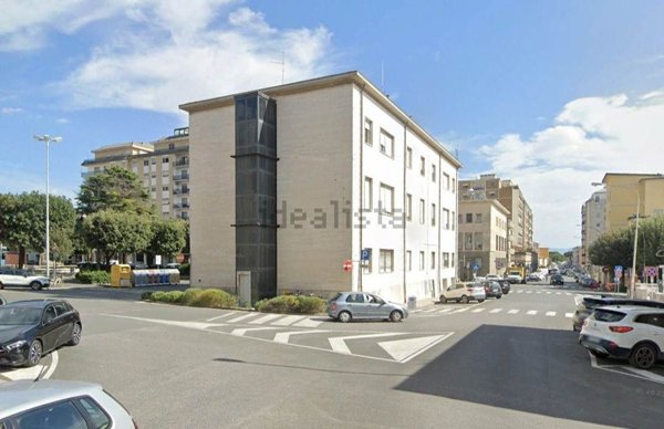 locale commerciale in vendita a Cecina