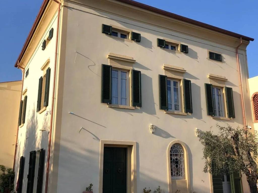 casa indipendente in vendita a Cecina