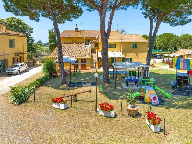 negozio in vendita a Cecina