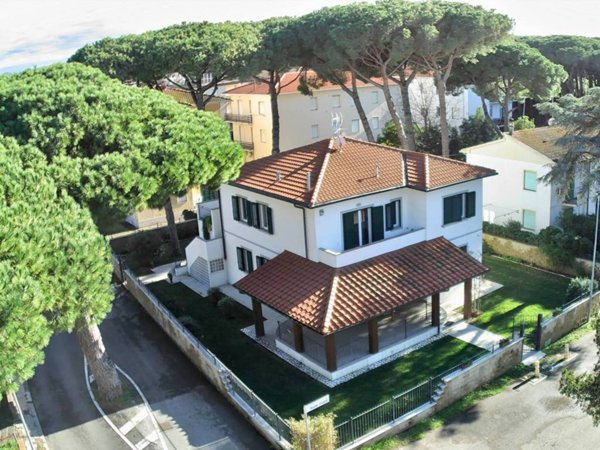 casa indipendente in vendita a Cecina