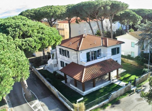 casa indipendente in vendita a Cecina