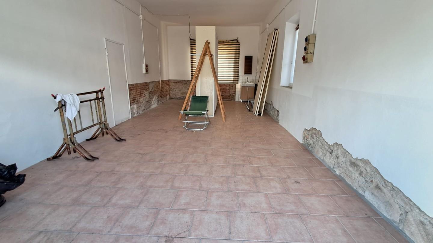 locale commerciale in vendita a Cecina