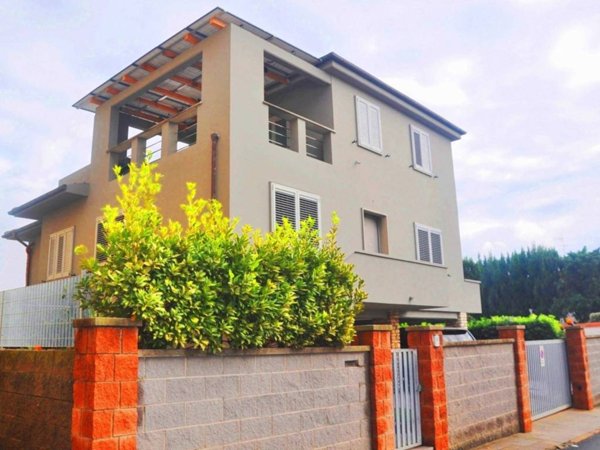 casa indipendente in vendita a Cecina