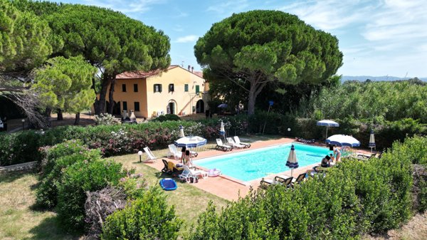 casa indipendente in vendita a Cecina