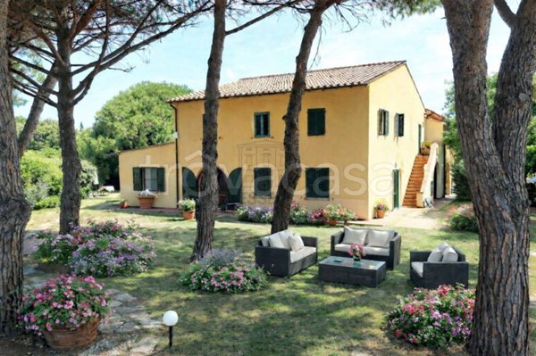 casa indipendente in vendita a Cecina