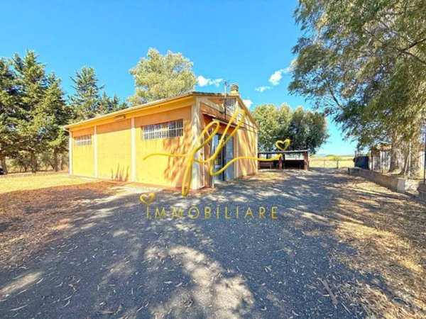 locale commerciale in vendita a Cecina