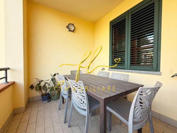 casa indipendente in vendita a Cecina