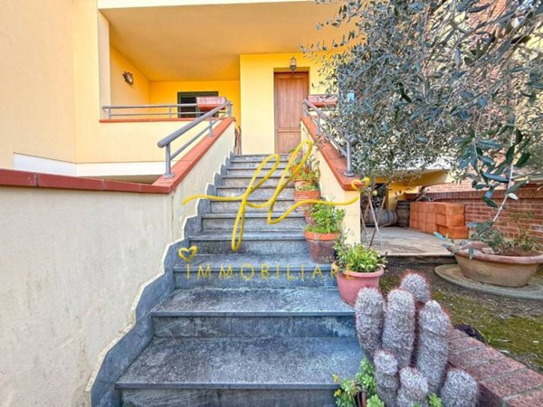 casa indipendente in vendita a Cecina