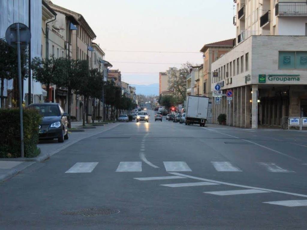 negozio in vendita a Cecina