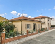 casa indipendente in vendita a Cecina