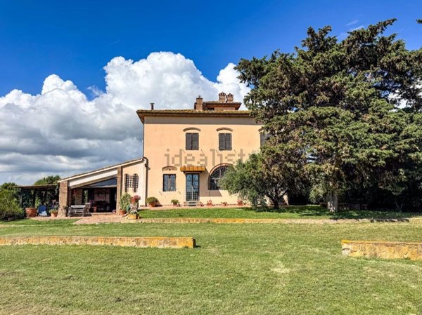 casa indipendente in vendita a Cecina