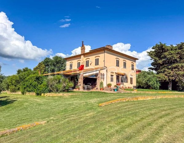 casa indipendente in vendita a Cecina