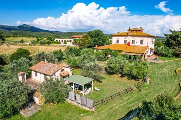 casa indipendente in vendita a Cecina