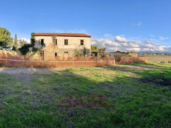 casa indipendente in vendita a Cecina