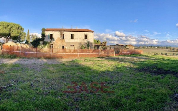 casa indipendente in vendita a Cecina