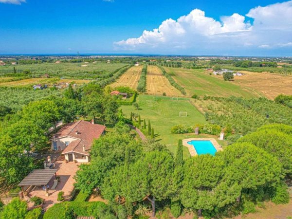 casa indipendente in vendita a Cecina