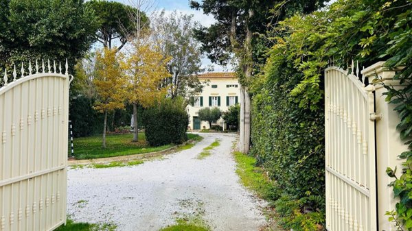 casa indipendente in vendita a Cecina