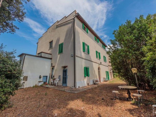 casa indipendente in vendita a Cecina