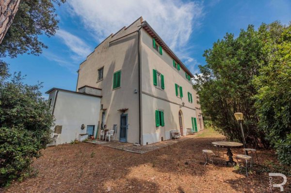 casa indipendente in vendita a Cecina