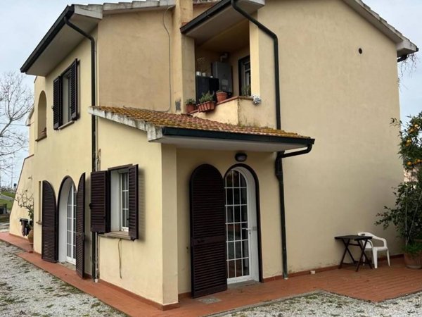 casa indipendente in vendita a Cecina