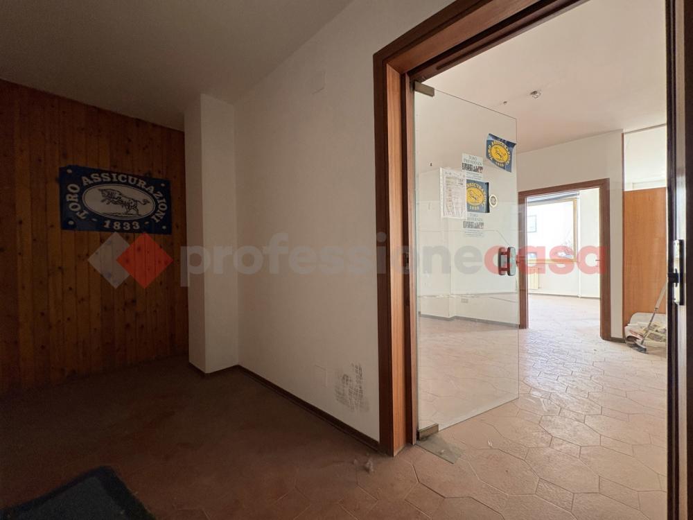 ufficio in vendita a Cecina