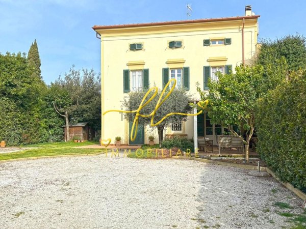 casa indipendente in vendita a Cecina