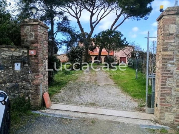 casa indipendente in vendita a Cecina