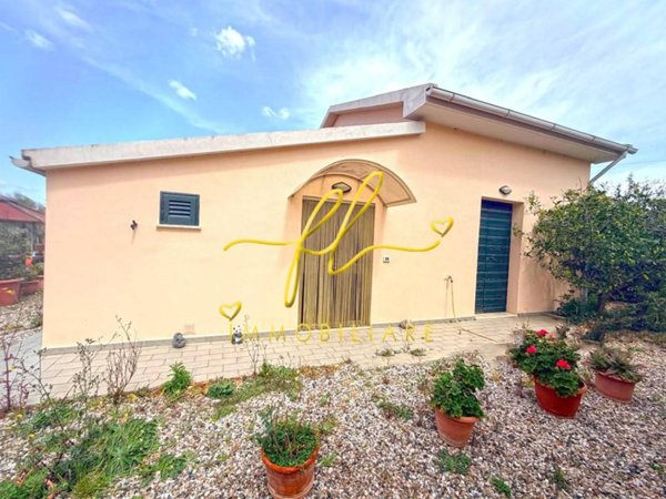 casa indipendente in vendita a Cecina