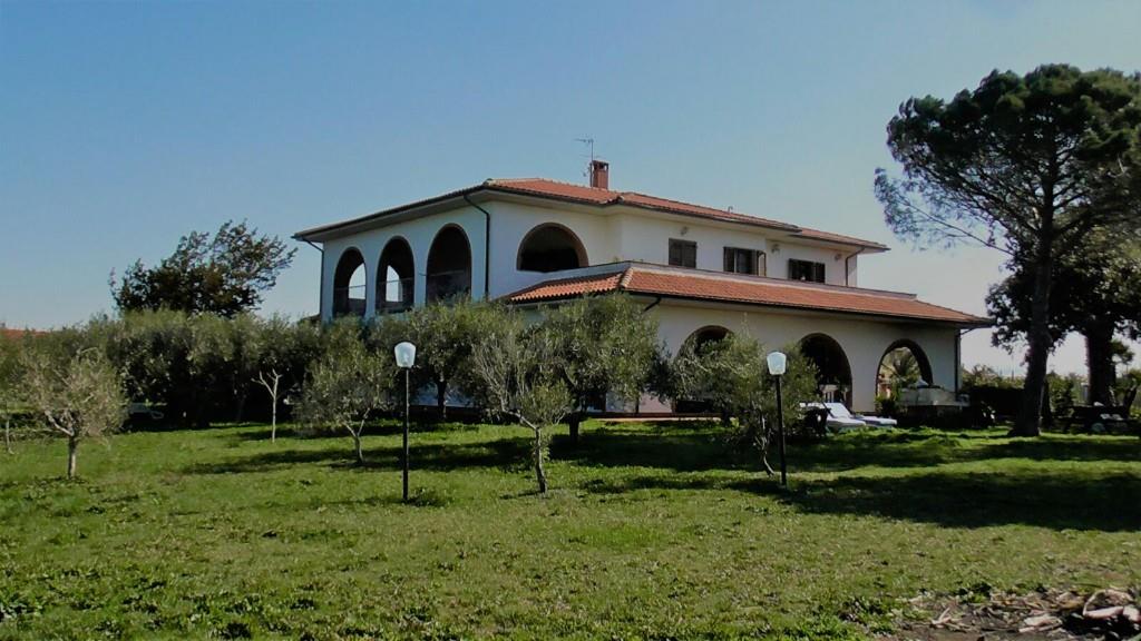 casa indipendente in vendita a Cecina