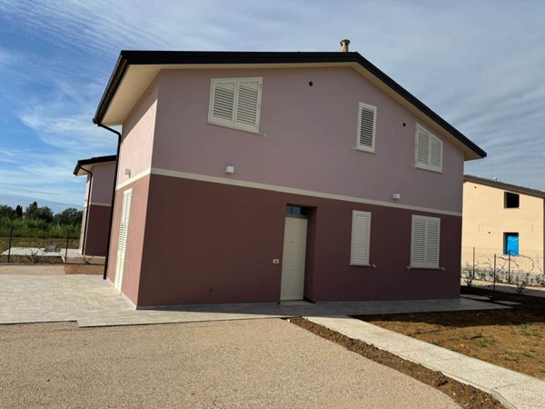 casa indipendente in vendita a Cecina