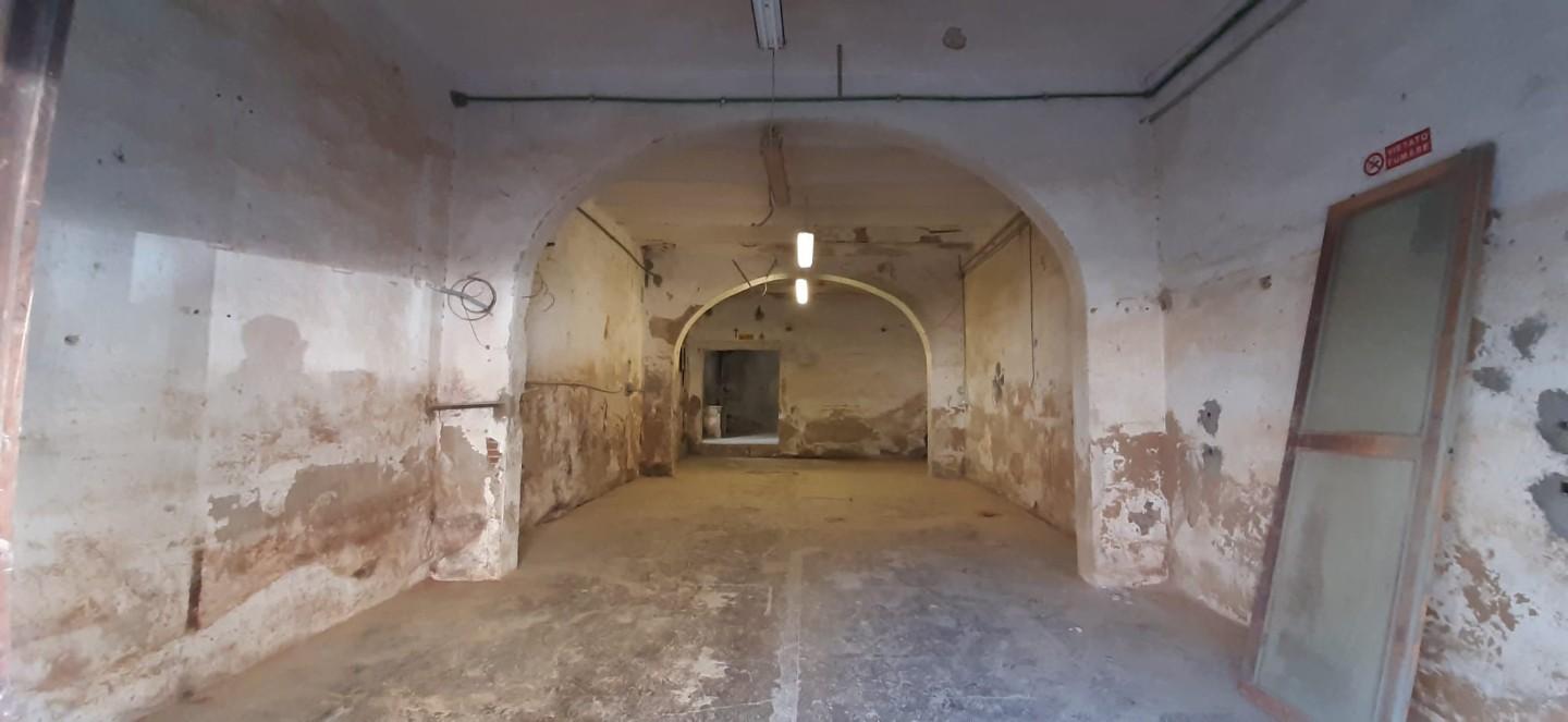 locale commerciale in vendita a Cecina