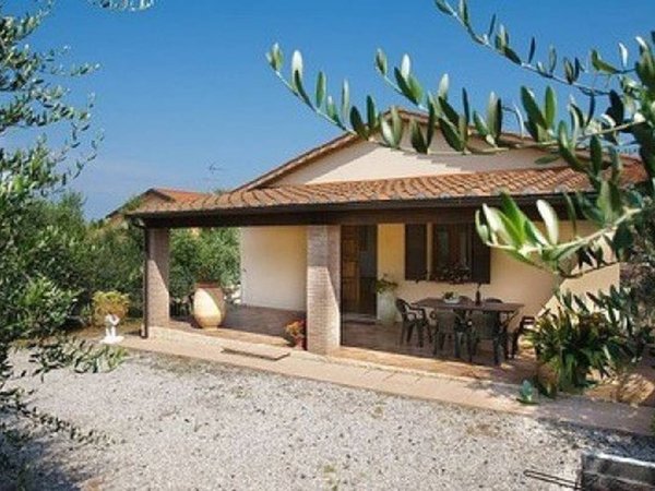 casa indipendente in vendita a Cecina